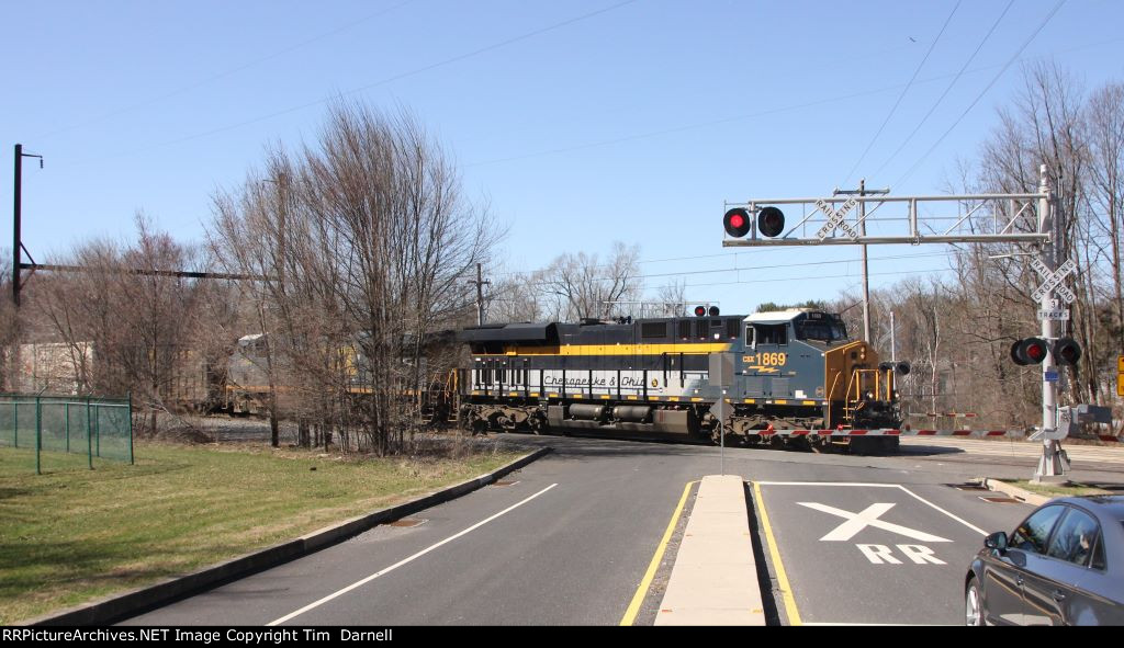 CSX 1869 leads I032